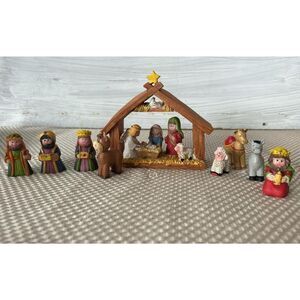 9 Piece Nativity Scene  Ceramic New in Box Just out for Picture